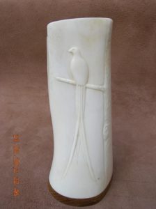 Le faisan s'est branché - sculpture sur os animalière / Bone Carving