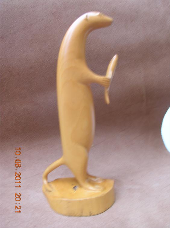 Repas de la loutre - Sculpture animalière sur bois / Bone Carving